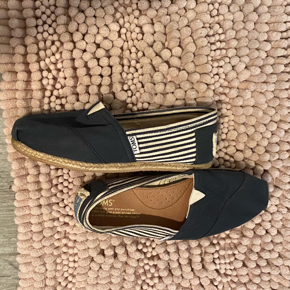 Toms classic slip on shoe